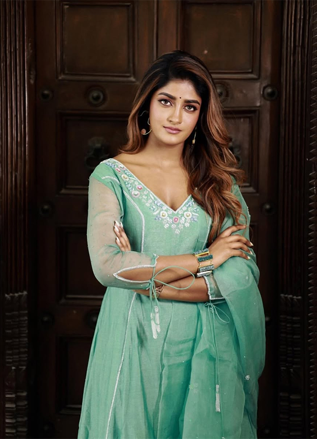 Tollywood Actress Dimple Hayathi Birthday Special Photos15