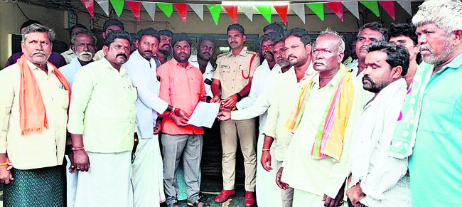 కనకదాసు విగ్రహం ధ్వంసం1