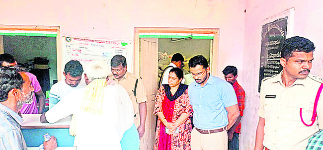 మహిళల రక్షణకు చర్యలు తీసుకోవాలి
1
