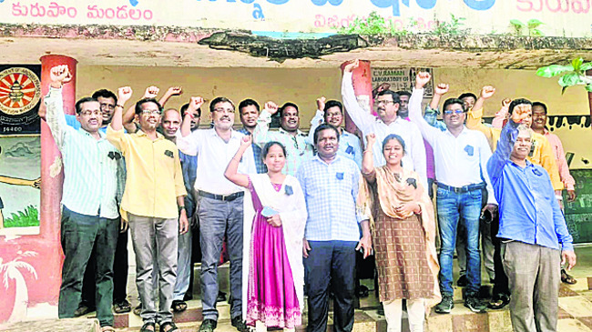 కూటమి తీరుపై గురువుల నిరసన 1