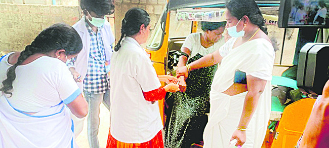 ప్రభుత్వ సాయం కోసం ఎదురుచూపులు 1