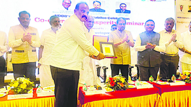 కృష్ణా మిల్క్ యూనియన్కు ఎన్డీడీబీ పురస్కారం 1