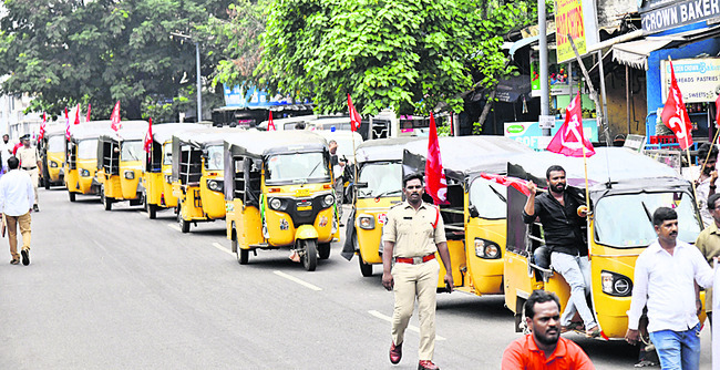 ఆటోడ్రైవర్లకు ‘బ్యాడ్జ్’ షరతు దారుణం1