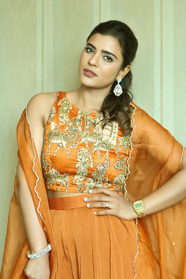 Aishwarya Rajesh Stunning Looks Orange Dress Photos2