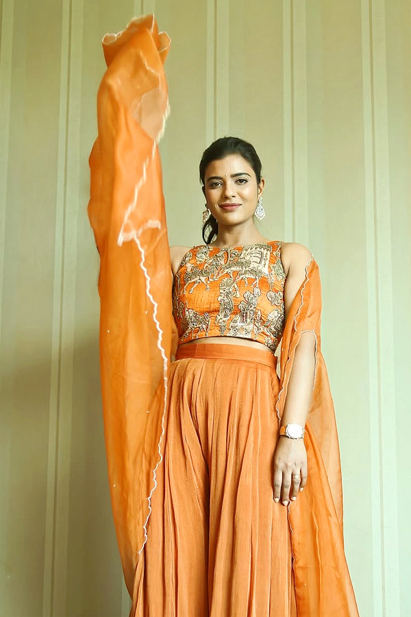 Aishwarya Rajesh Stunning Looks Orange Dress Photos4