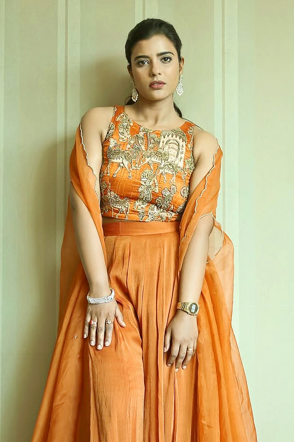 Aishwarya Rajesh Stunning Looks Orange Dress Photos5
