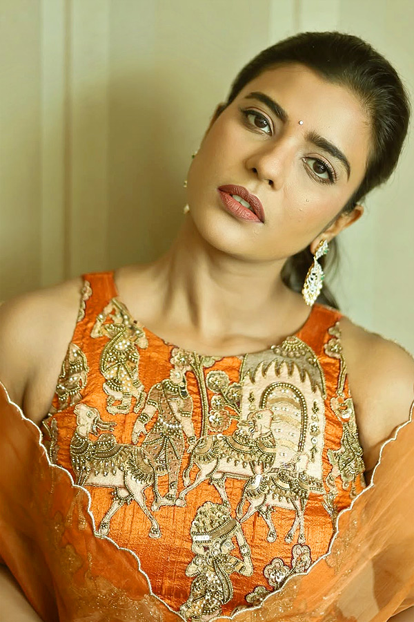 Aishwarya Rajesh Stunning Looks Orange Dress Photos7