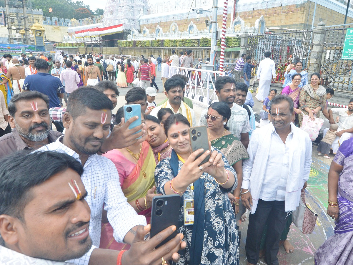 Celebrities Visits Tirumala Tirupati Photos6
