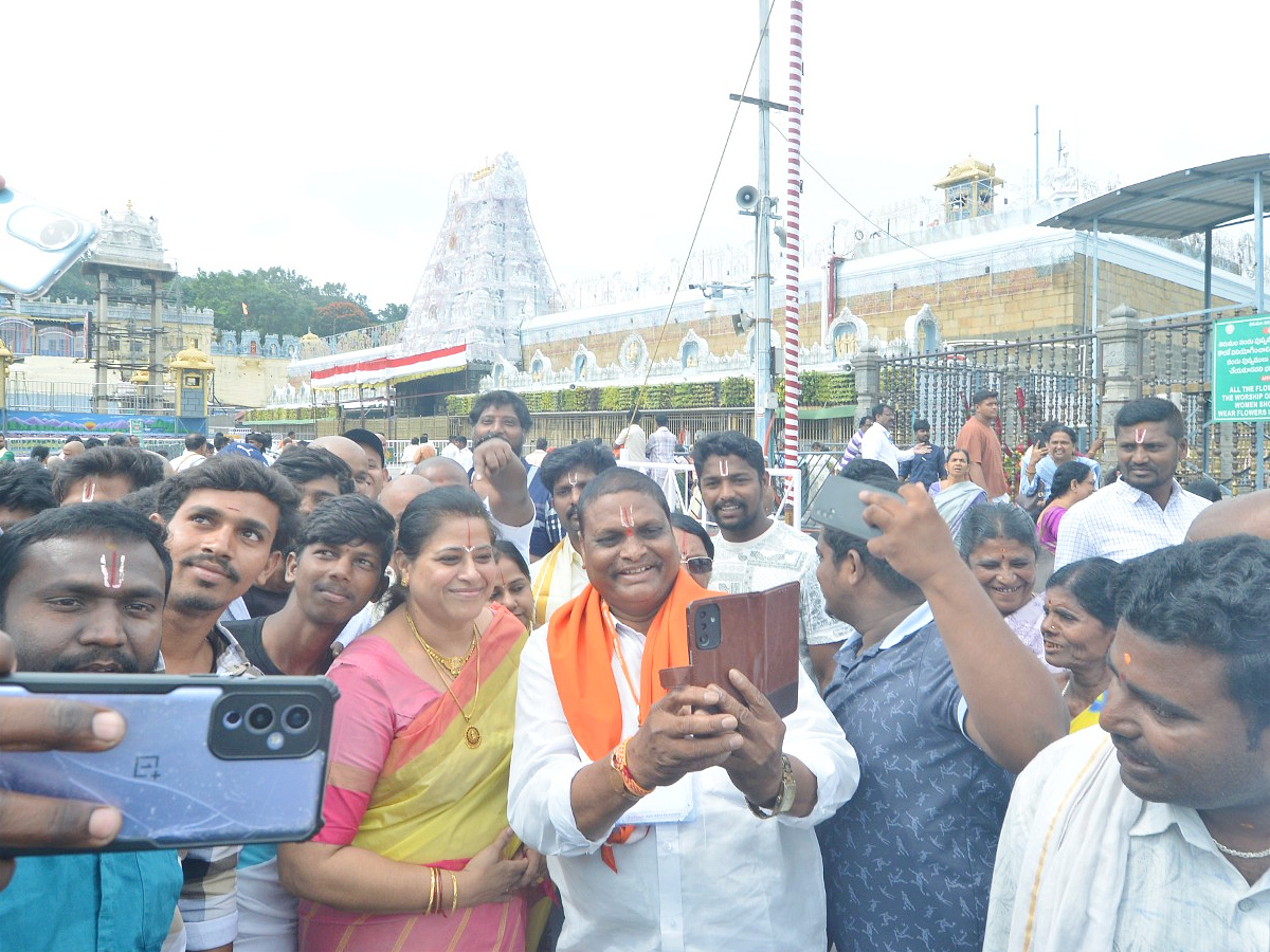 Celebrities Visits Tirumala Tirupati Photos8