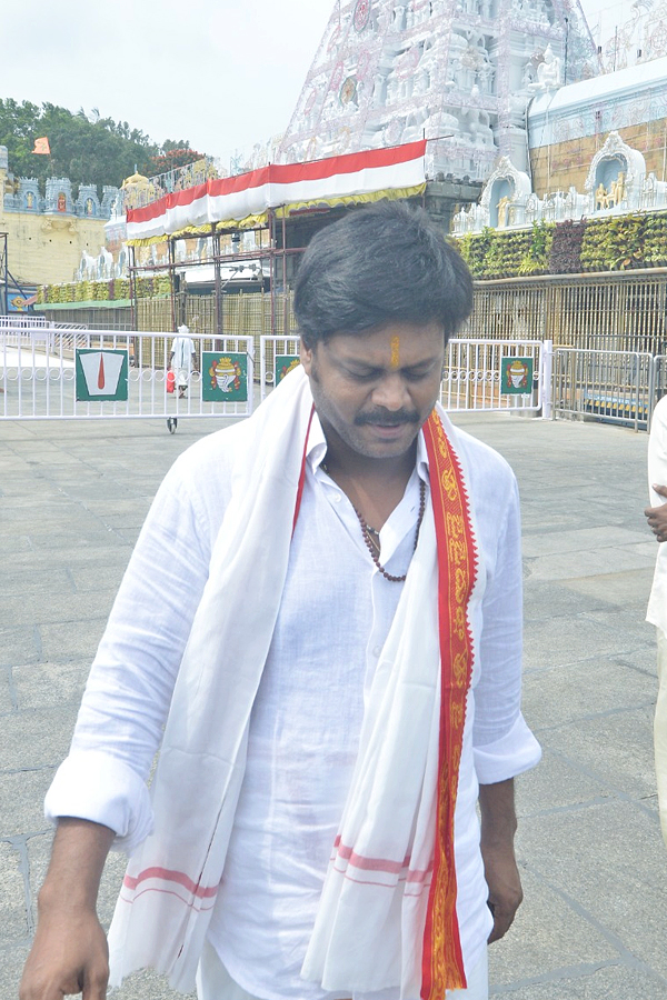 Celebrities Visits Tirumala Tirupati Photos15