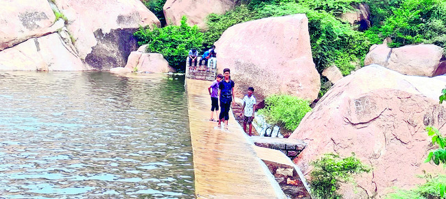 ● రాం‘జల’ పరవళ్లు
1