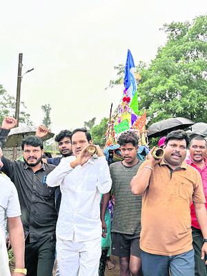వైఎస్సార్సీపీ నాయకుడి మృతికి నివాళి 1
