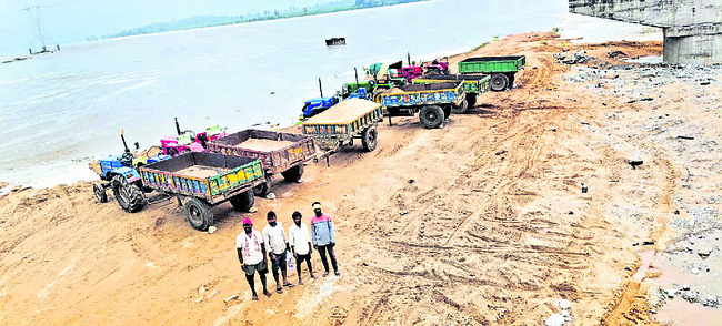 వర్షం, పిడుగుల బీభత్సం1