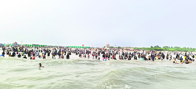 చందాల పేరిట దందా 
1