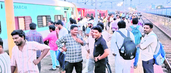 సాంకేతిక లోపంతో నిలిచిన ‘గోల్కొండ’
1