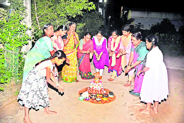 బొడ్డెమ్మ వేడుకలు షురూ1