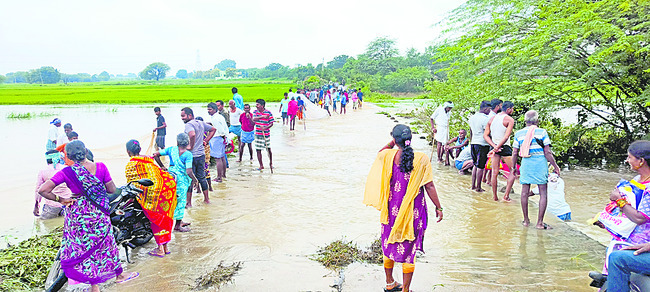 మత్తళ్లు.. పరవళ్లు1