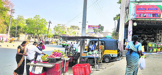 రోడ్డుపైకి వ్యాపారాలు1