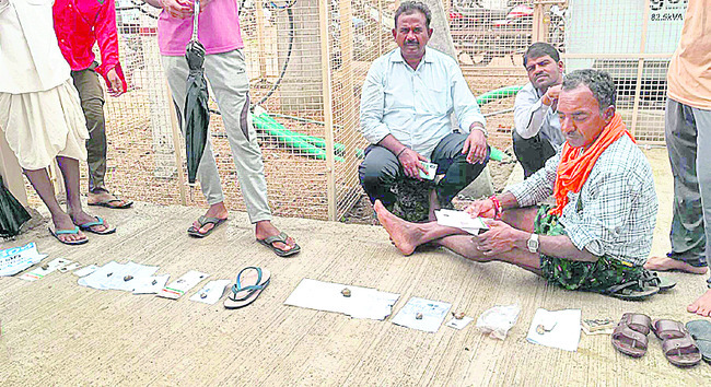 యూరియా కష్టాలు 4