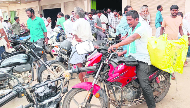 యూరియా కష్టాలు 1