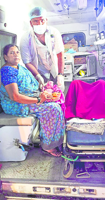 చేనేత హస్తకళ ప్రదర్శన 
3