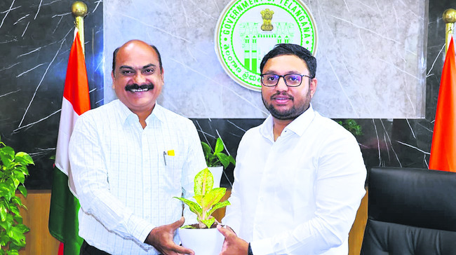 అదనపు కలెక్టర్‌  బాధ్యతల స్వీకరణ1