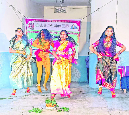 సృజనాత్మకతను వెలికితీసేందుకే కళా ఉత్సవ్‌1
