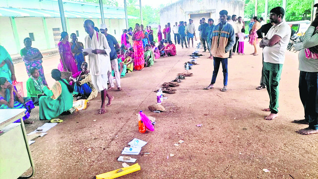 రైతులకు తప్పని యూరియా వెతలు1