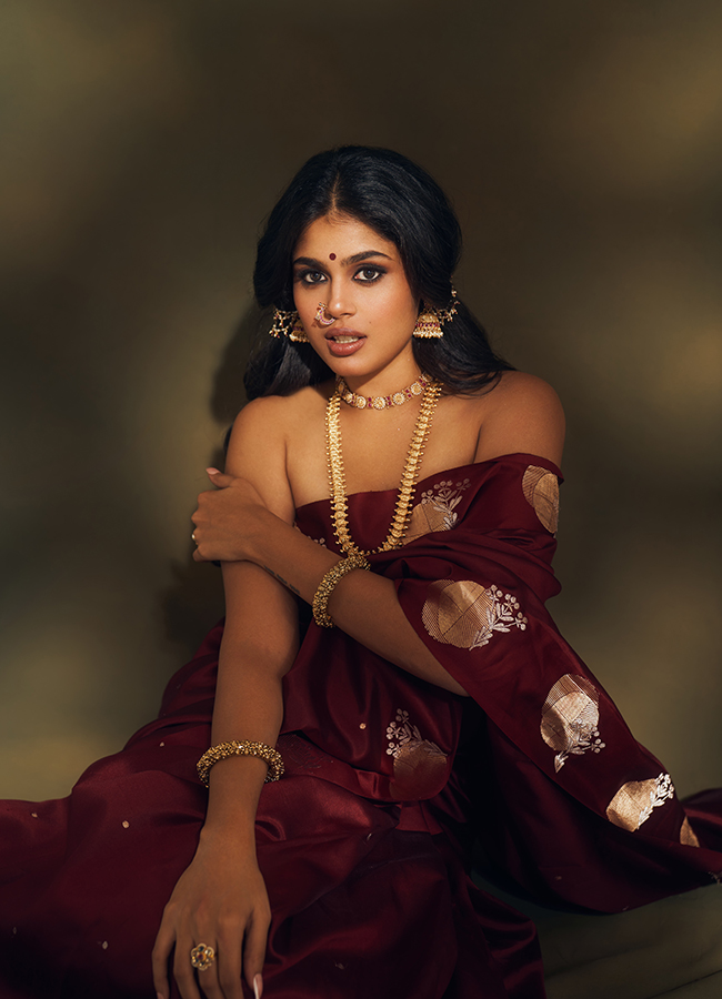 Actress Faria Abdullah Vintage Fashion Look Photo Goes Viral10