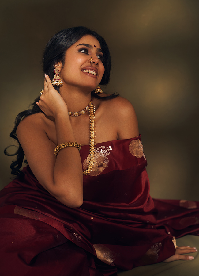 Actress Faria Abdullah Vintage Fashion Look Photo Goes Viral11