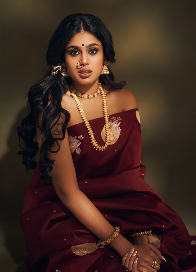 Actress Faria Abdullah Vintage Fashion Look Photo Goes Viral12
