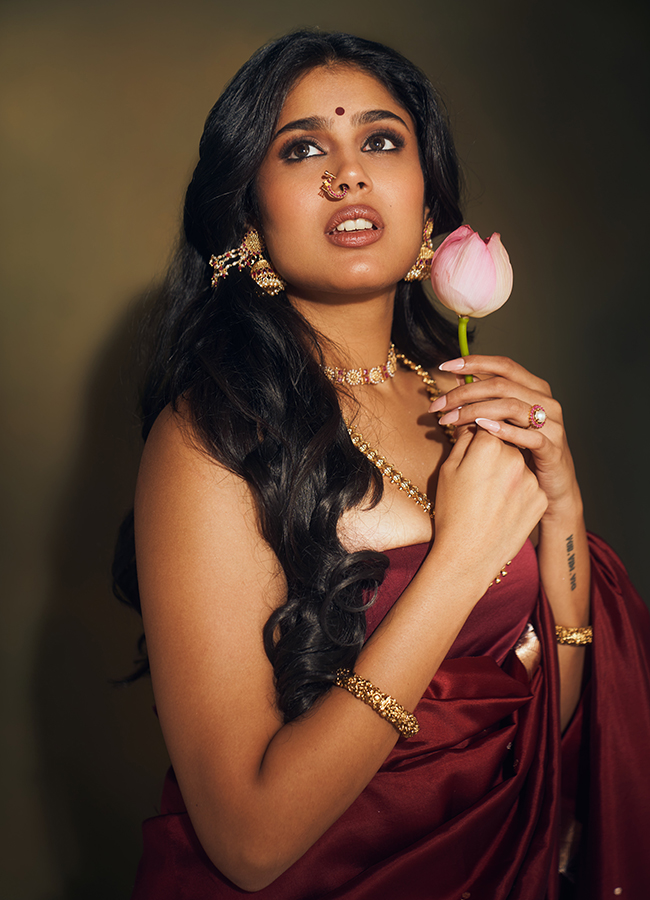 Actress Faria Abdullah Vintage Fashion Look Photo Goes Viral13
