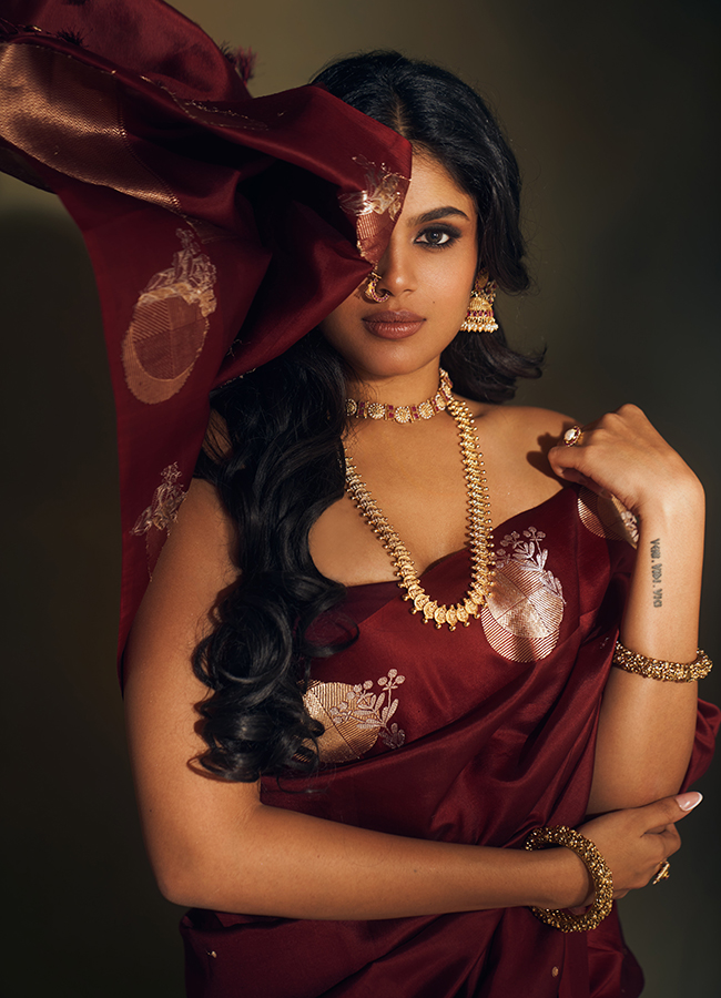 Actress Faria Abdullah Vintage Fashion Look Photo Goes Viral14
