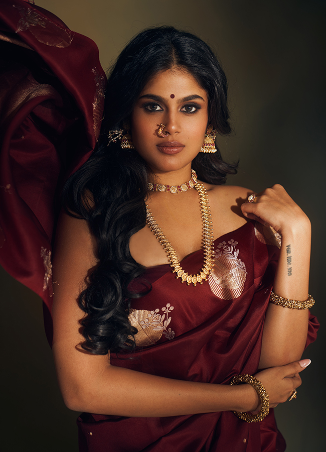 Actress Faria Abdullah Vintage Fashion Look Photo Goes Viral15