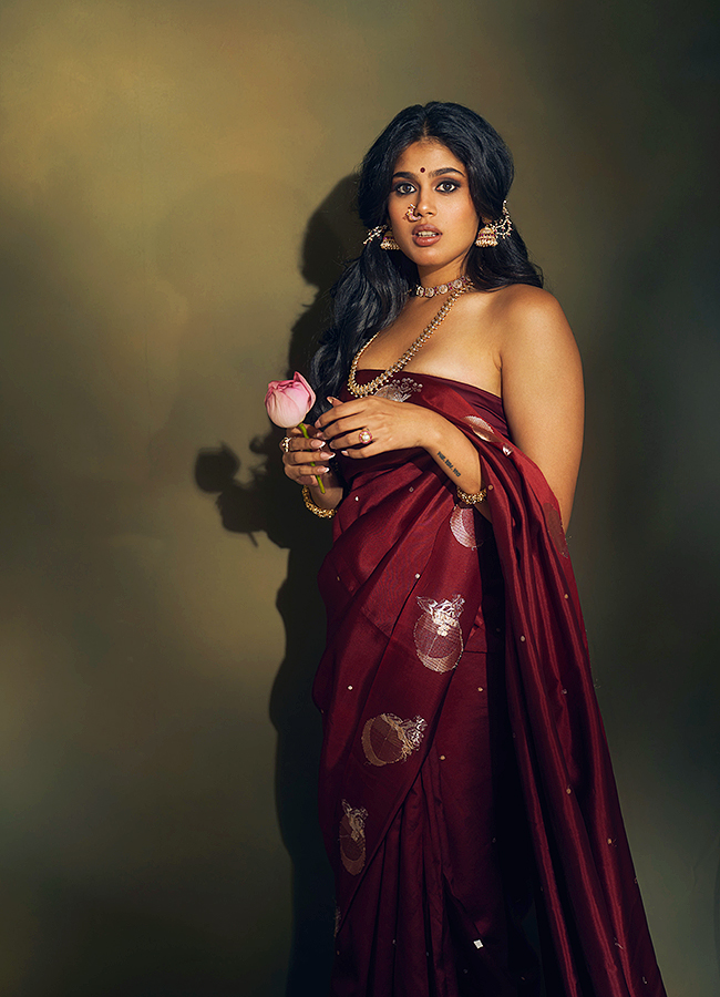 Actress Faria Abdullah Vintage Fashion Look Photo Goes Viral17