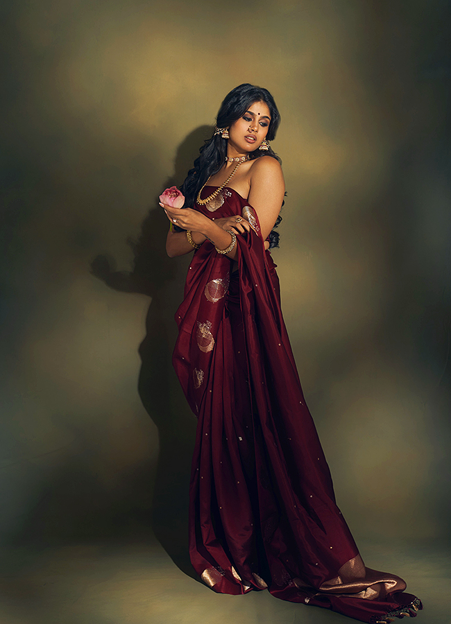 Actress Faria Abdullah Vintage Fashion Look Photo Goes Viral18