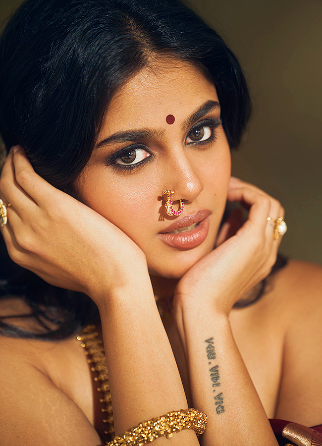 Actress Faria Abdullah Vintage Fashion Look Photo Goes Viral2
