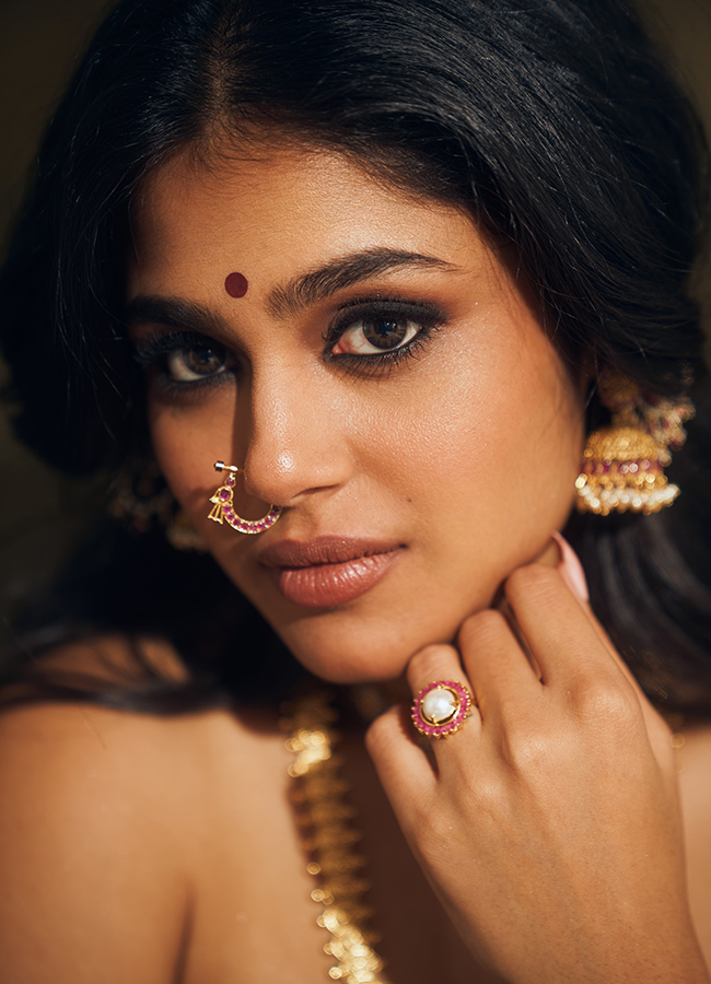 Actress Faria Abdullah Vintage Fashion Look Photo Goes Viral3