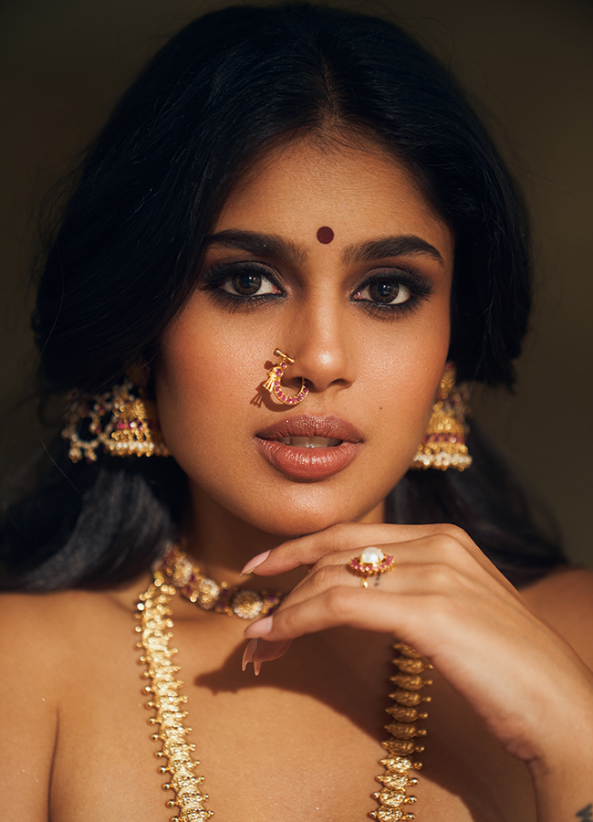 Actress Faria Abdullah Vintage Fashion Look Photo Goes Viral5