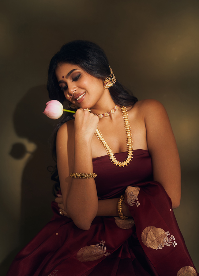Actress Faria Abdullah Vintage Fashion Look Photo Goes Viral6
