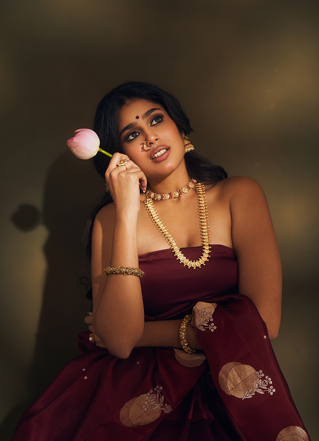 Actress Faria Abdullah Vintage Fashion Look Photo Goes Viral7