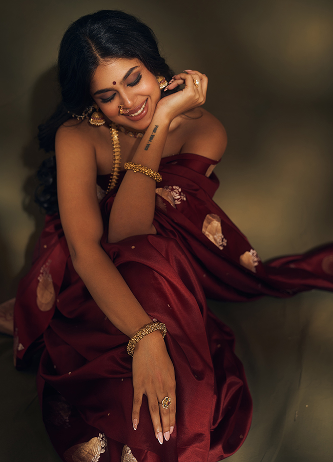 Actress Faria Abdullah Vintage Fashion Look Photo Goes Viral8