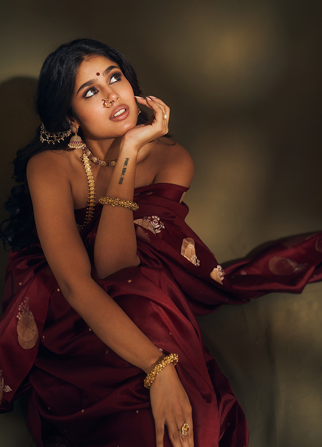 Actress Faria Abdullah Vintage Fashion Look Photo Goes Viral9
