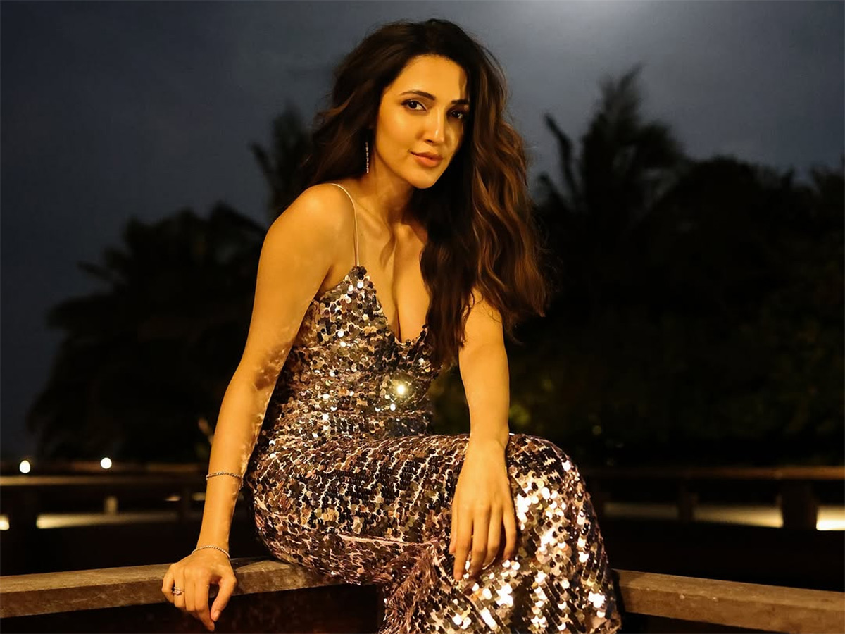 Actress Neha Shetty Enjoy in Maldives Viral Photos2