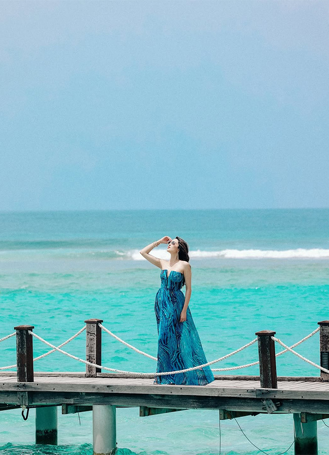 Actress Neha Shetty Enjoy in Maldives Viral Photos9