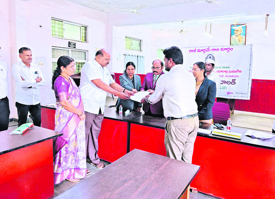 ఒక్క రోజే 36,182 కేసులు పరిష్కారం1