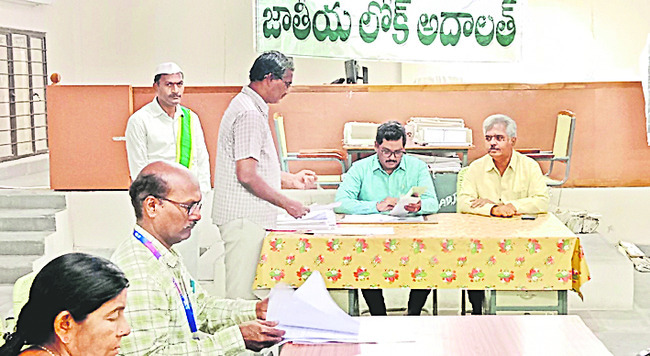 బాపట్ల ఎస్పీగా   బి. ఉమామహేశ్వర్‌   
1