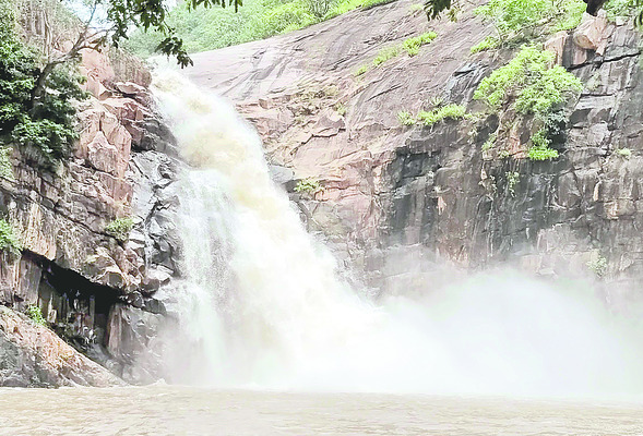 నల్లమలలో గుండ్లకమ్మ ఉధృతం1