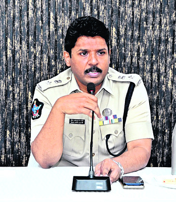 జిల్లా ఎస్పీగా నచికేత్ విశ్వనాథ్ 1