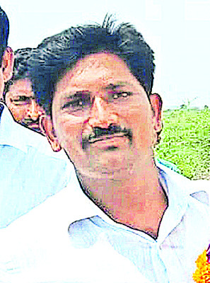 వైఎస్సార్ సీపీ నాయకుడు అంజి అక్రమ అరెస్టు
1